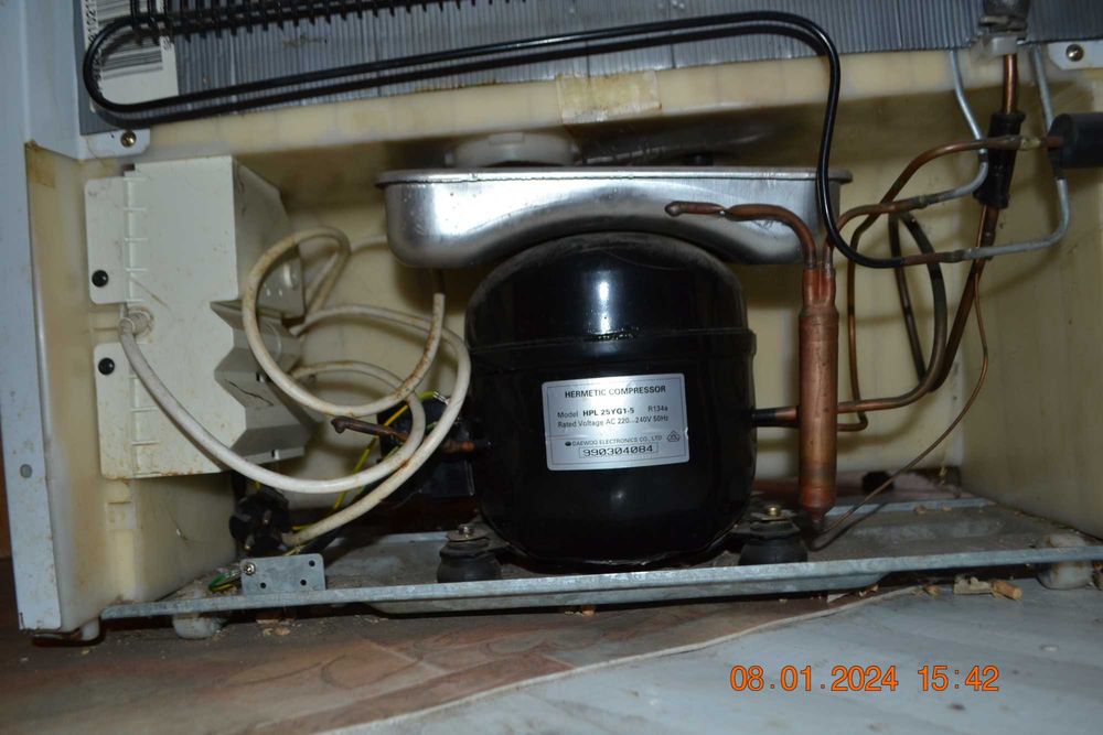 Холодильник двухкамерный Daewoo No Frost (сухая. 2005 г. Рабочий мотор