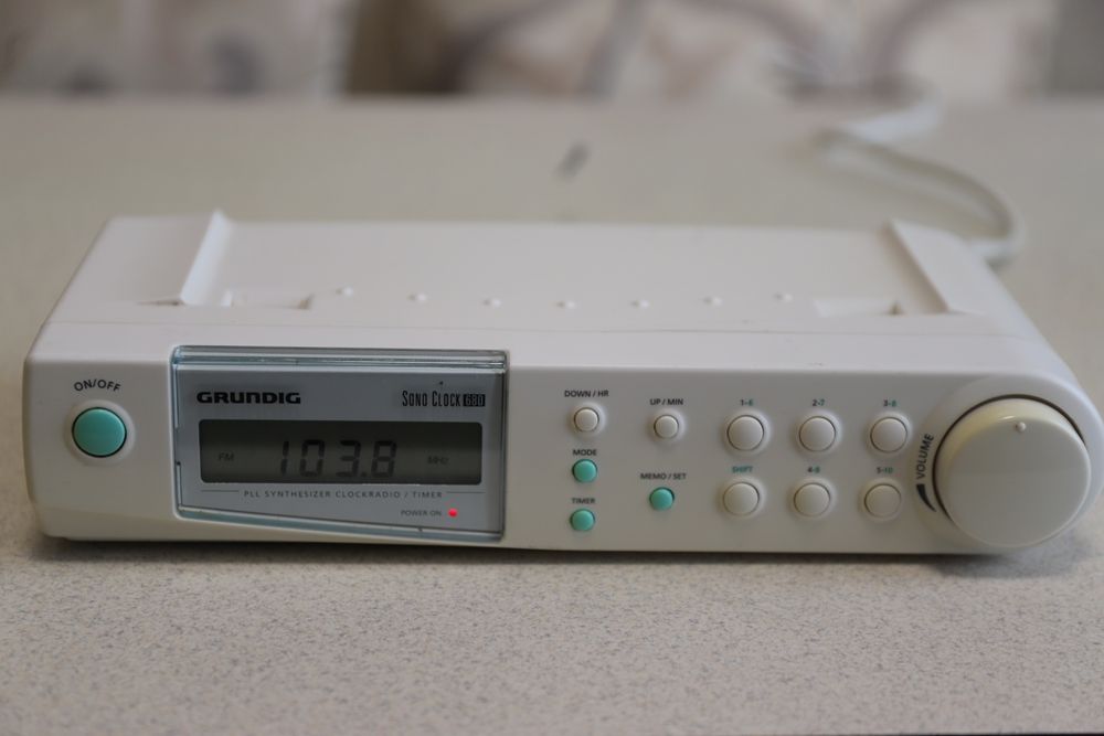 Grundig  clock   FM радио