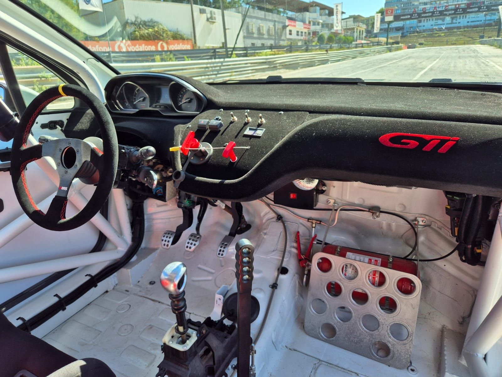 Peugeot 208 gti rally rali competição