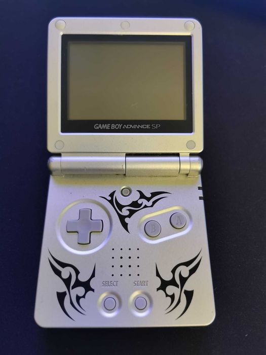 Gameboy Tribal em bom estado (C/Carregador)