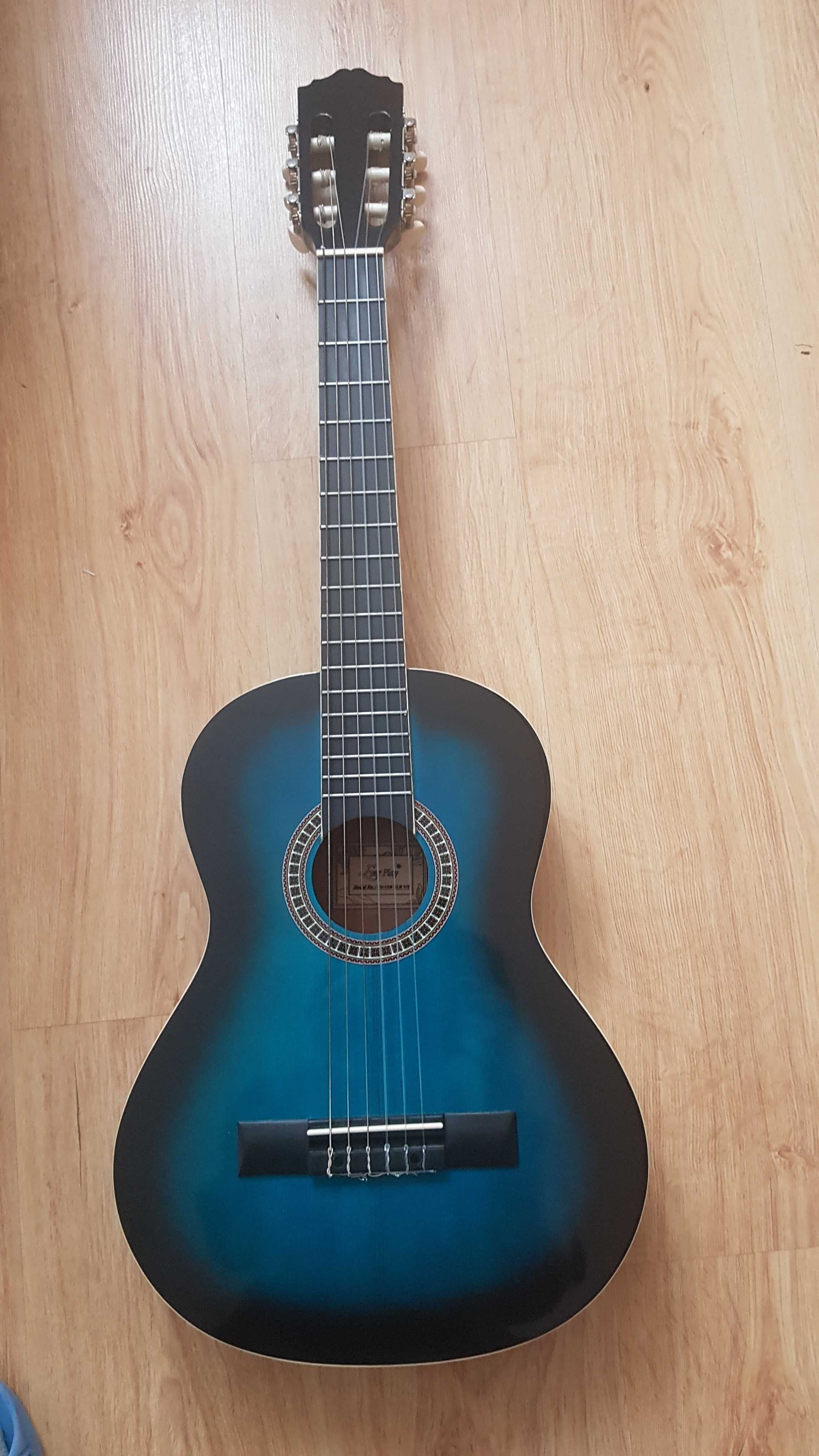 Ever Play 1/2 niebieska gitara z futerałem.