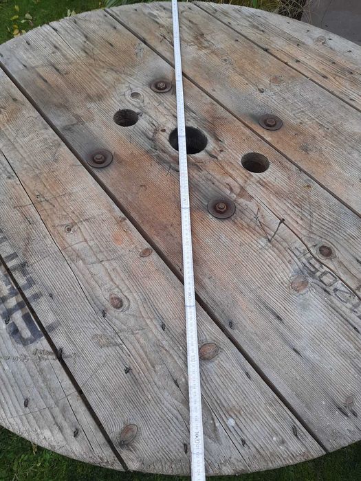 Sprzedam stół , szpulę drewnianą (bęben)  duża