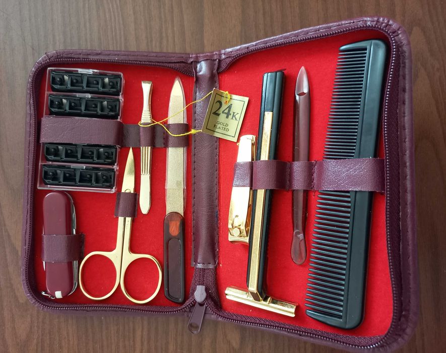 Маникюрный набор Deluxe Travel Kit 24K-Gold Plating Accessories