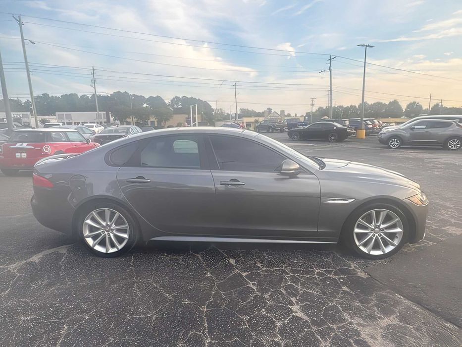 Jaguar XF      2016