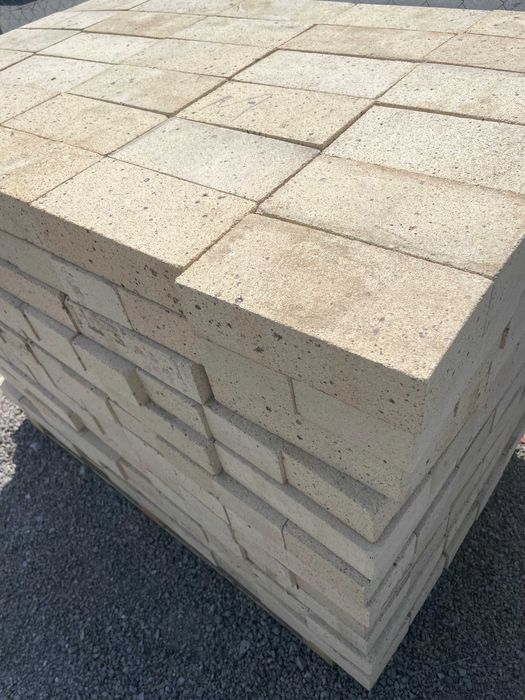 Шамотна цегла вогнетримка.