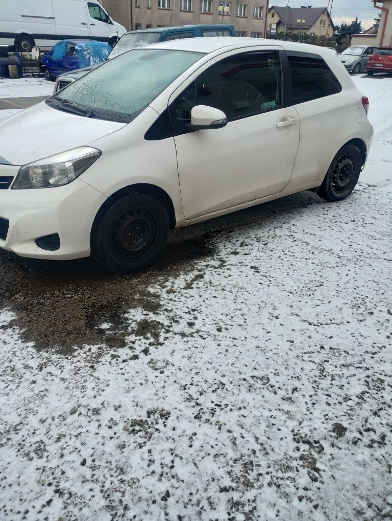 maska błotnik przedni pas yaris 3 lampy przednie deska rozdzielcza oś