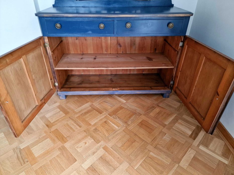 Zabytkowa komoda z nadstawką po renowacji ręcznie malowana