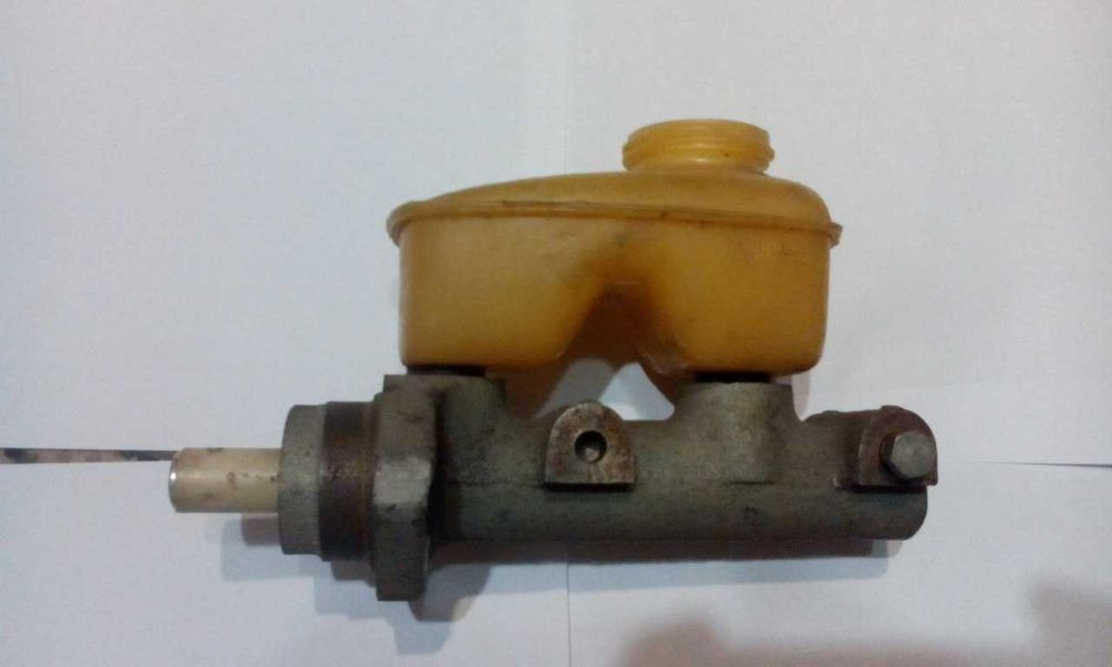 Продам оригин главный тормозной цилиндр для Москвич (412-3505015 ГАЗ)