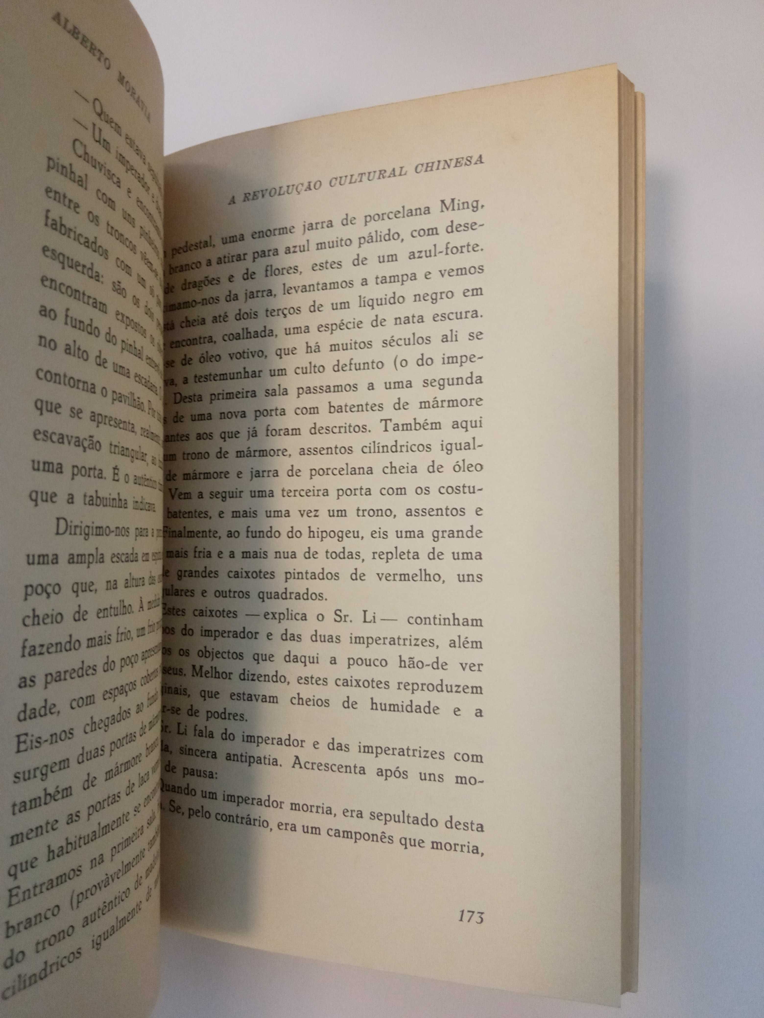 A Revolução Cultural Chinesa, de Alberto Moravia.