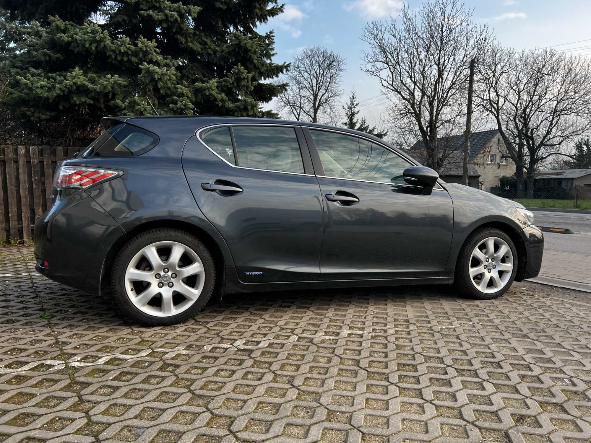 Lexus CT 25000km Navi, pdc, keyless, Mark Levinson, Alu 17"