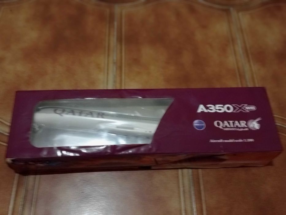 Avião Miniatura A350 Qatar Airways