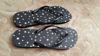 Plażowe klapki japonki czarne z gwiazdkami jak nowe