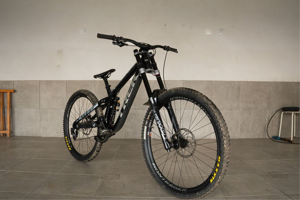 Trek Session DH 2024