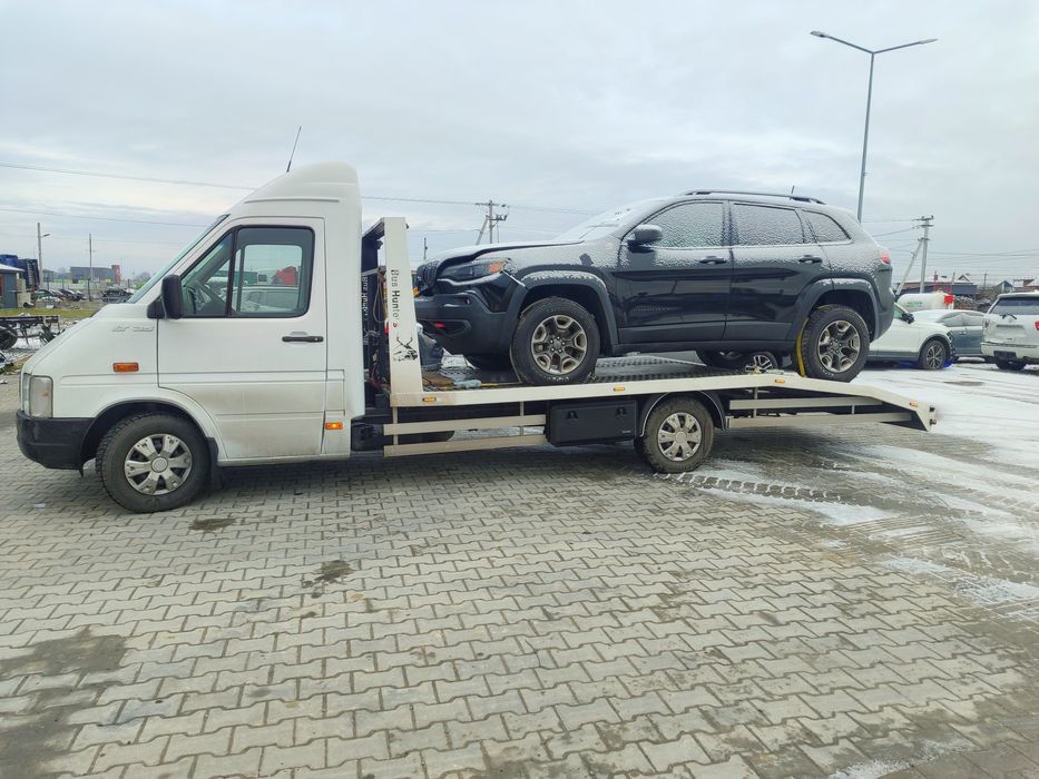 Евакуатор 24/7 доставка авто Лавета перевезення авто автоевакуатор