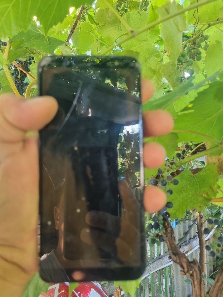 Продам samsung galaxy А6 +в не рабочем состоянии