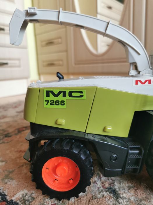 Комбайн, фермерська техніка, сільськогосподарська техніка