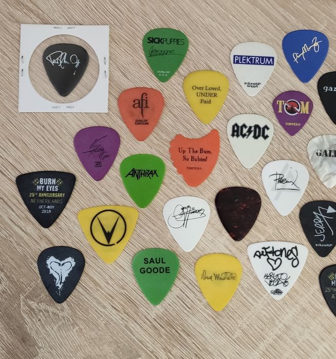 Медиаторы Kiss, Linkin Park, AC/DC, Seether, The Prodigy, Korn.