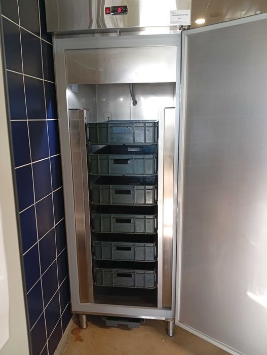 frigorífico industrial com 6 gavetas incluídas