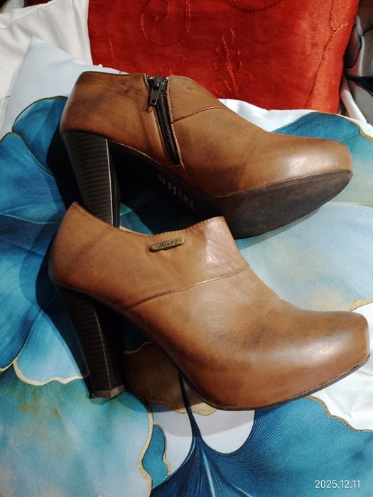 Sapato bota castanhos