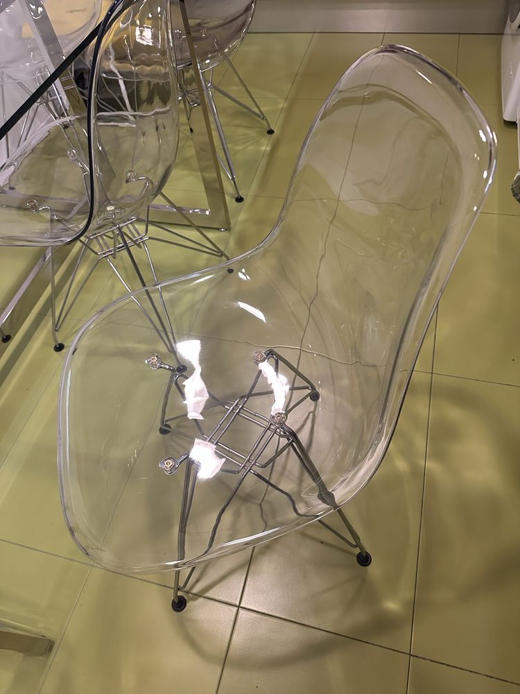Cadeiras em acrilico transparente da Sklum como novas