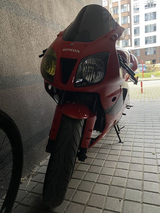 Honda vtr1000 sp2.   RC51