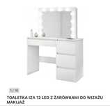 Toaletka z żarówkami LED