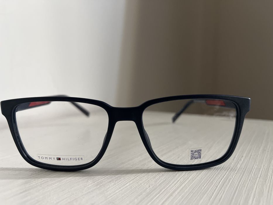 Oprawki marki Tommy Hilfiger