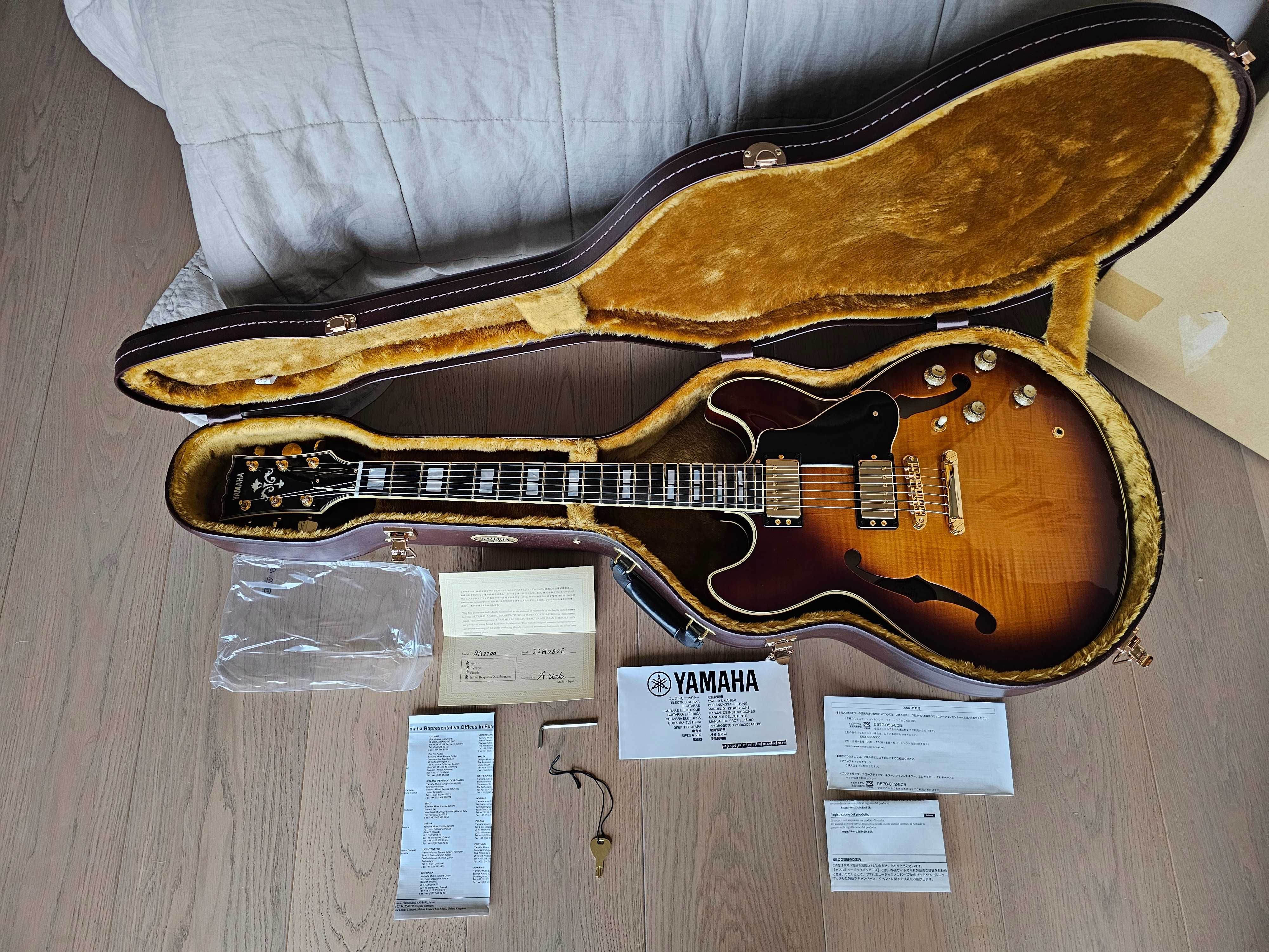 Gitara elektryczna Yamaha SA2200 - Violin Sunburst Semi-Hollow