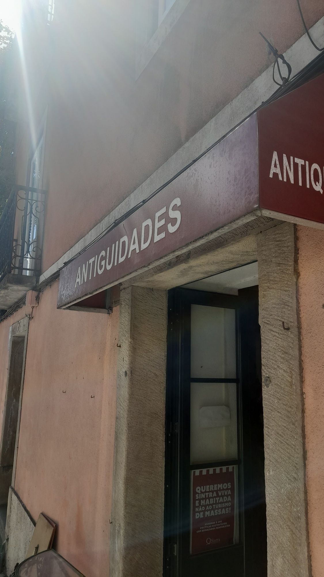 Toldo de loja de Antiguidades