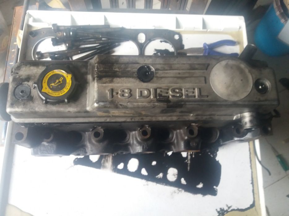 Vendo cabeça de motor , 1800 era de um turbo diesel da Ford fiesta1988