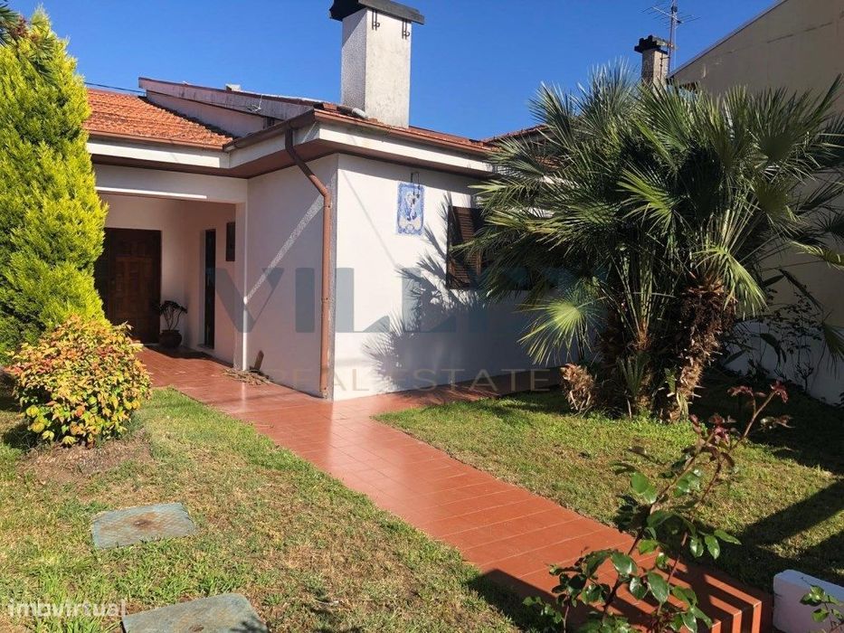 Moradia Geminada T2 em Pedroso Espaço, Natureza e Potencial!