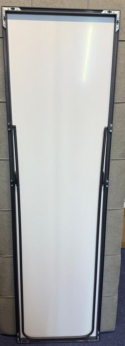 Lustro stojace w ramię czarnej