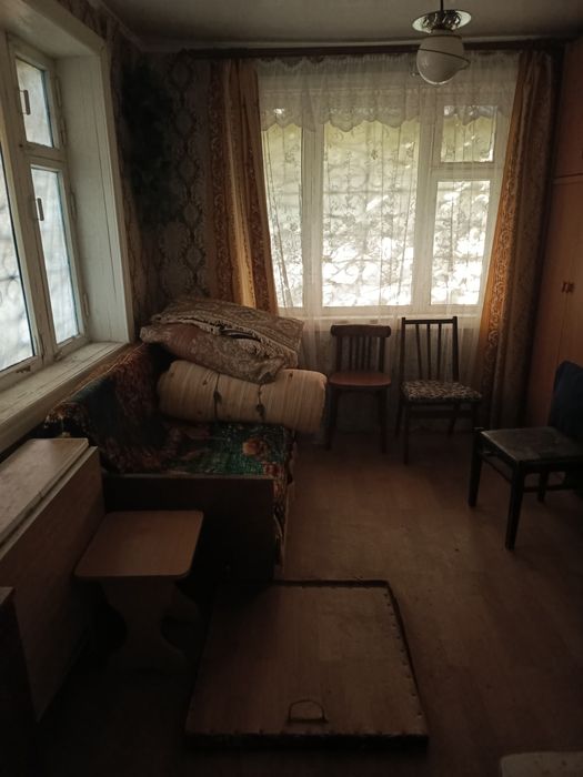 Дача ЗАЗ поряд із зупинкою.