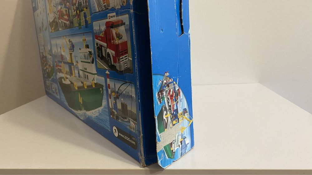 Lego City 4645 Łòdź w przystani z Dźwigiem i Ciężarówką