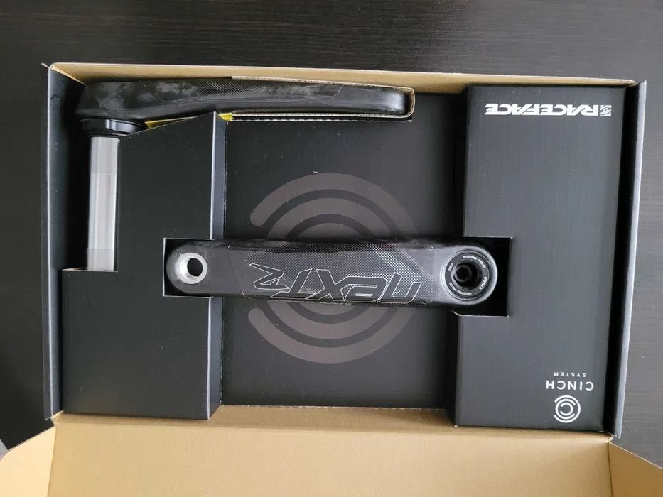 Korba Race Face Next R carbon,175mm,czarna z białym nadrukiem NOWA