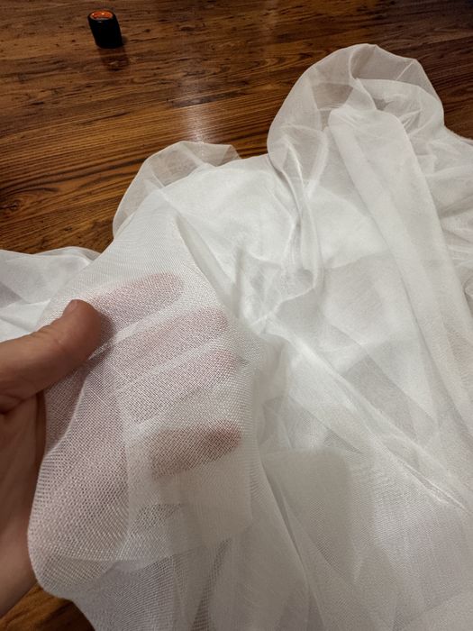 Ткань белая тюль,два куска: 530*70 см и 450*45 см