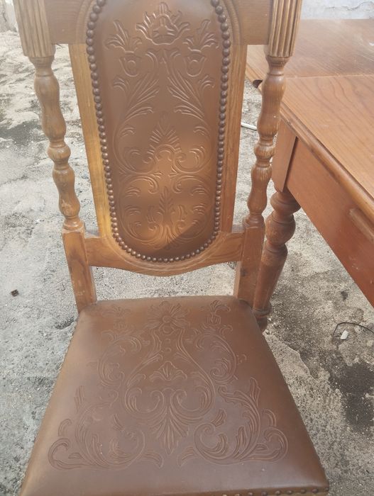 Mesa rústica com 6 cadeiras