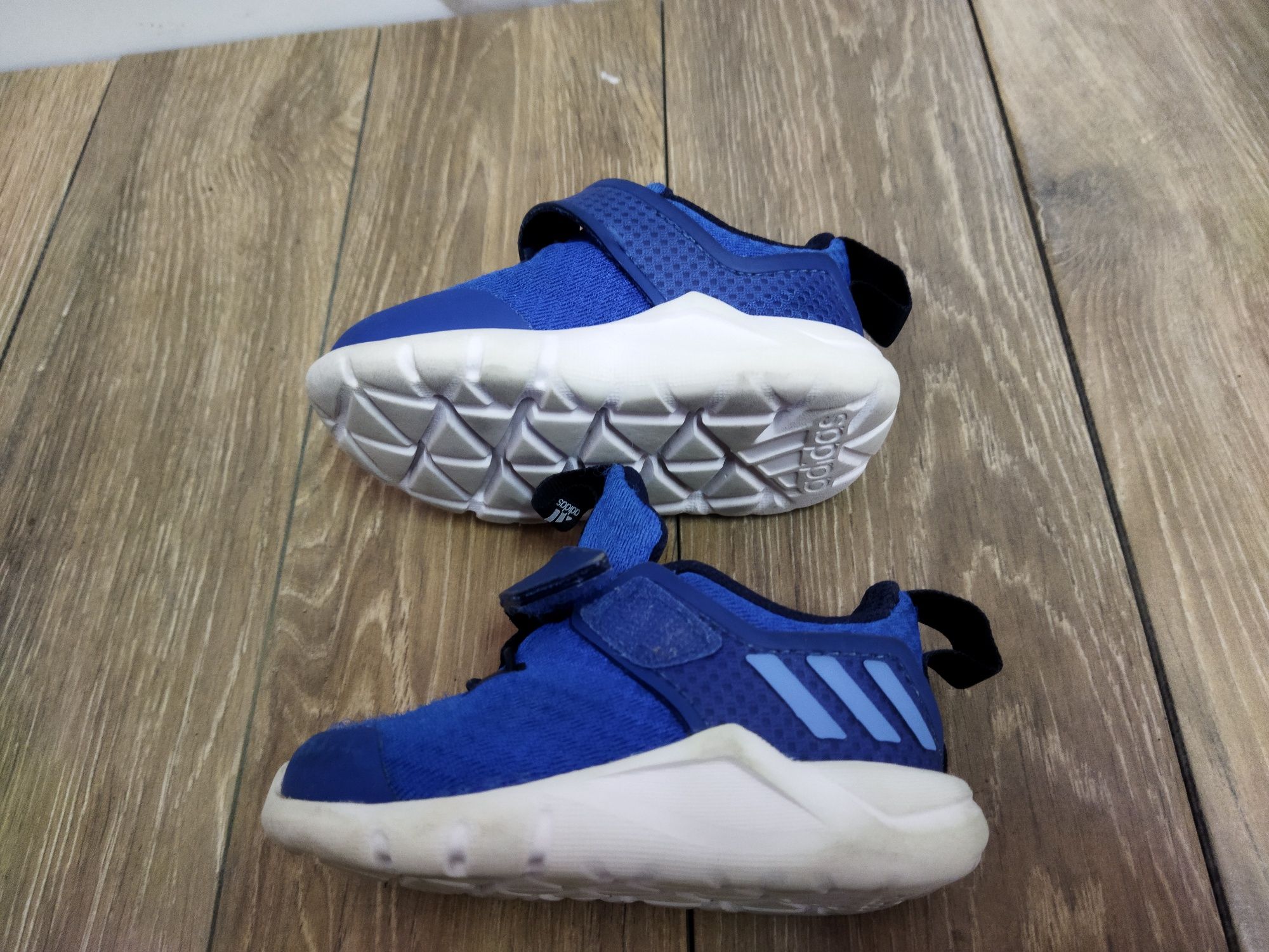 Buty chłopięce Adidas r. 19