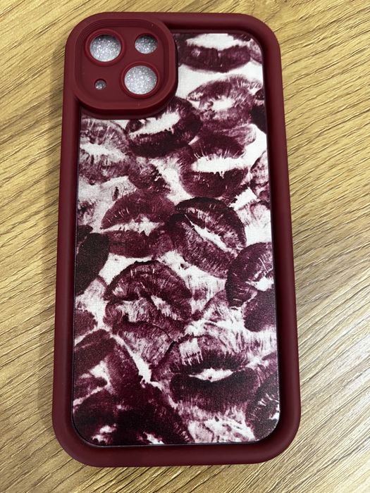 Продам чехол га Iphone 13