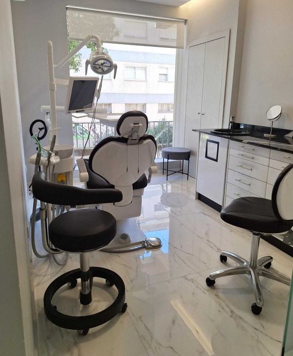 Espaço comercial em rua Bernardim Ribeiro, 134 i