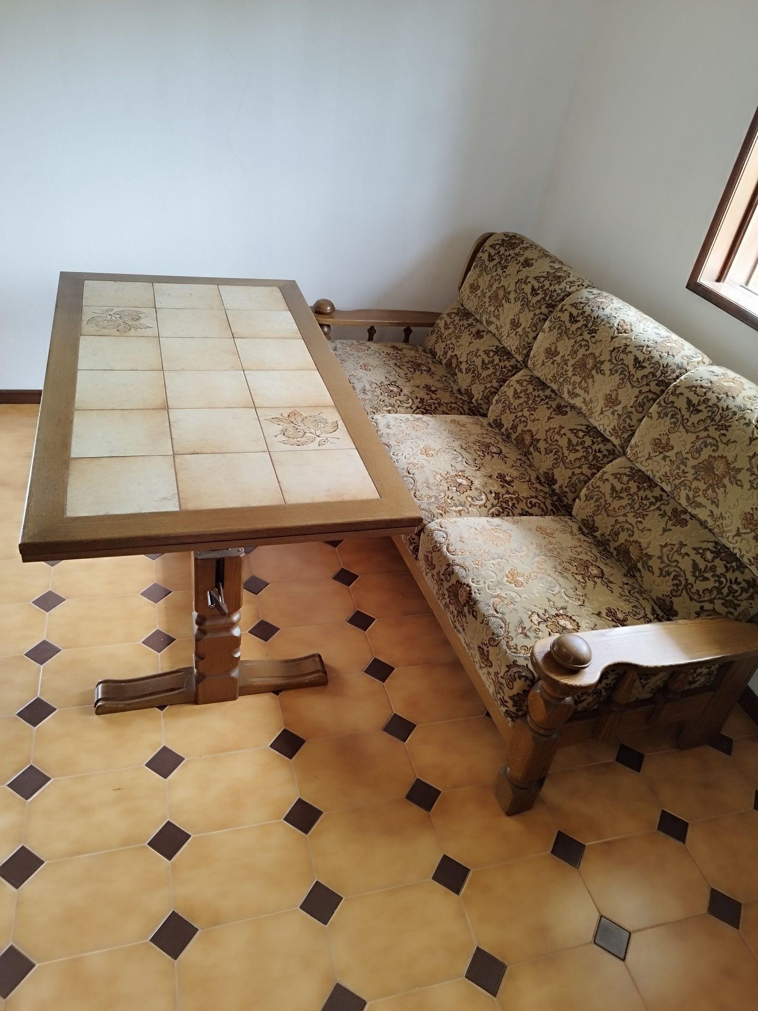 Conjunto Sofás e Mesa Extensível