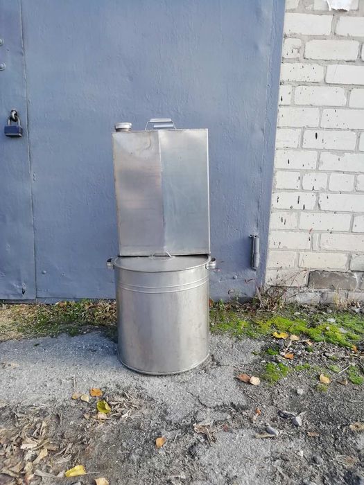 Продам каністру і каструлю 30л.