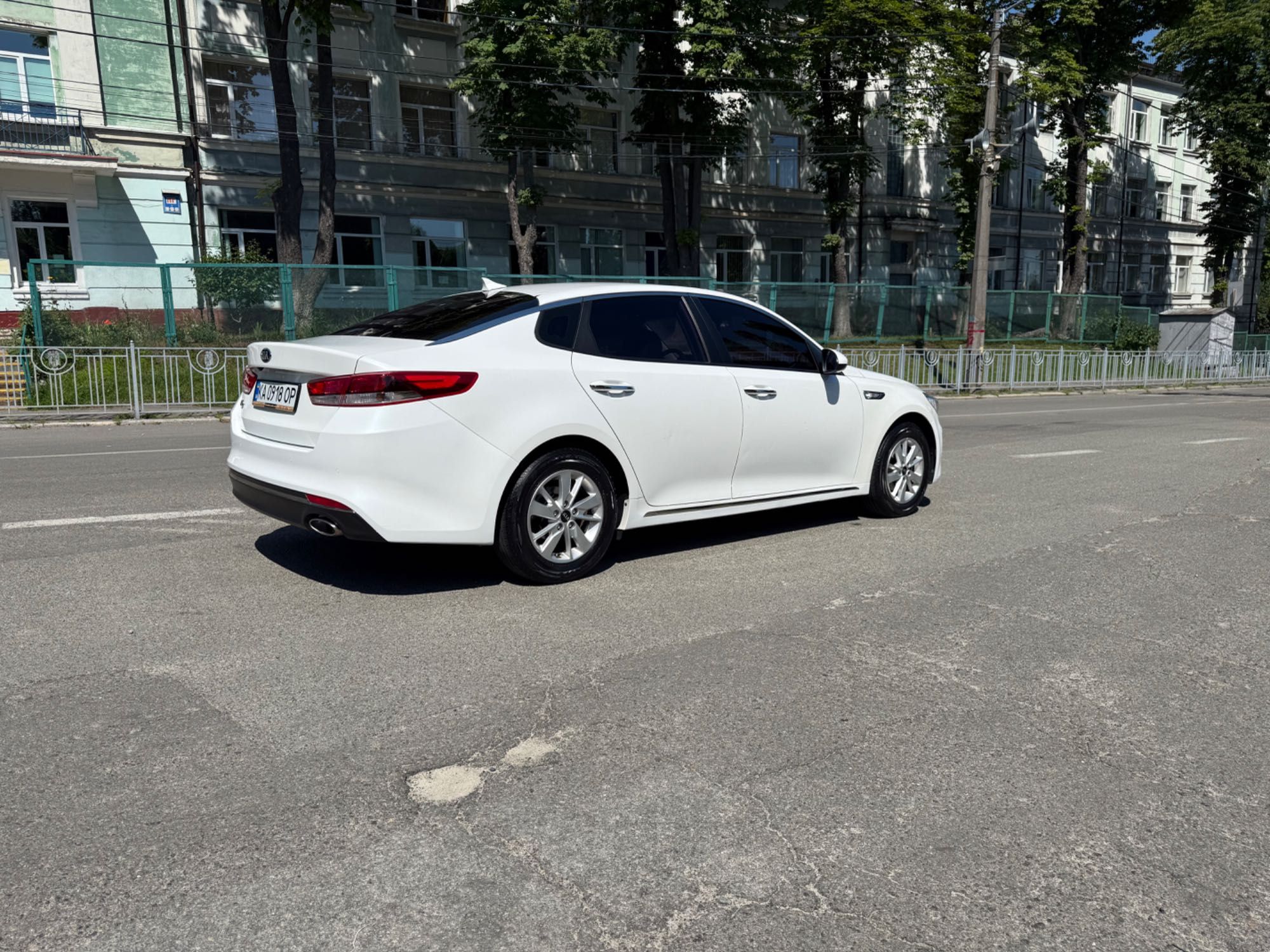 Оренда KIA K5 2017 ( газ )  Автомобілів Киев