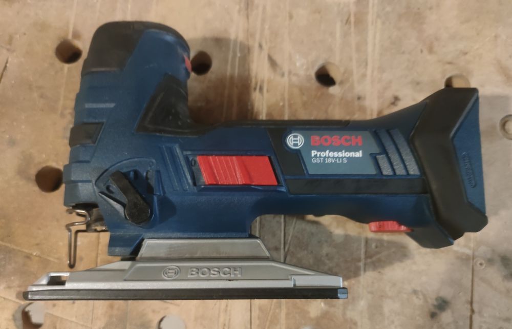 BOSCH GST 18V-LI S wyrzynarka
GST 18V-LI S