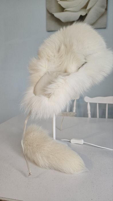 Biała czapka z prawdziwego futra