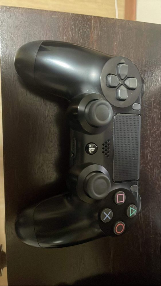 Ps4 pro 1T, 2 jogos, 2 controles e um fone gamer