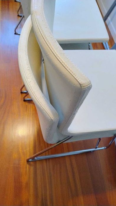 Cadeira BernHard (IKEA): 20€ cada