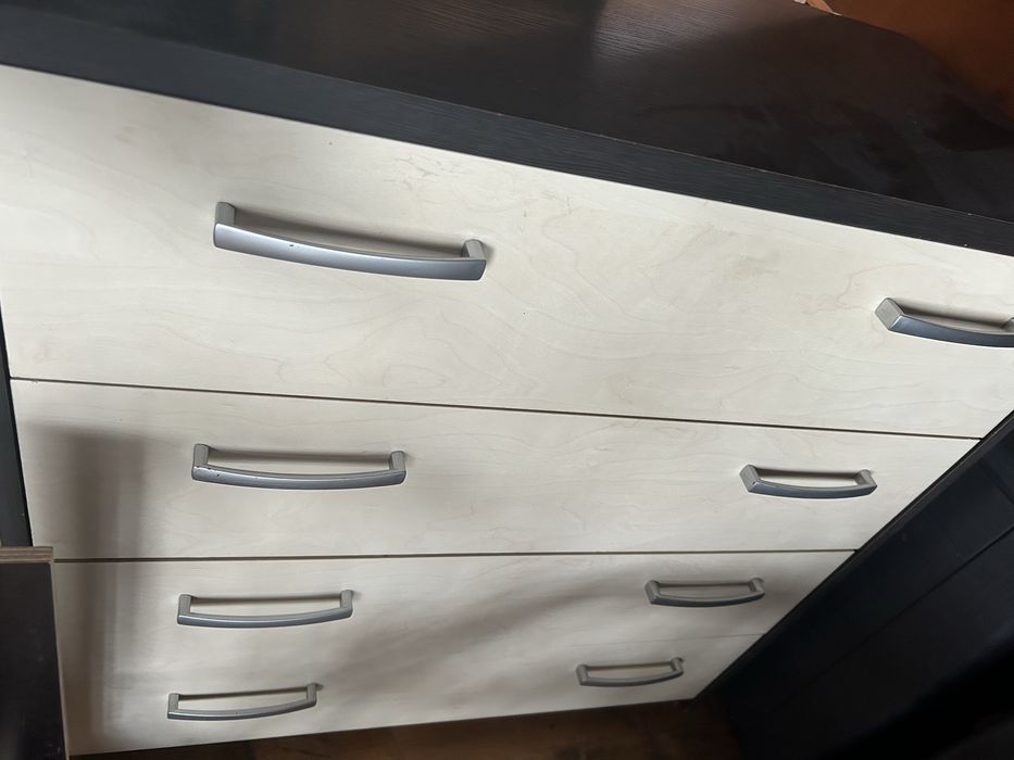 Komoda z czterema szufladami