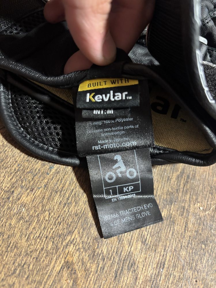 Rękawice sportowe motocyklowe RST TRACTECH EVO 4 Kask kurtka skórzana