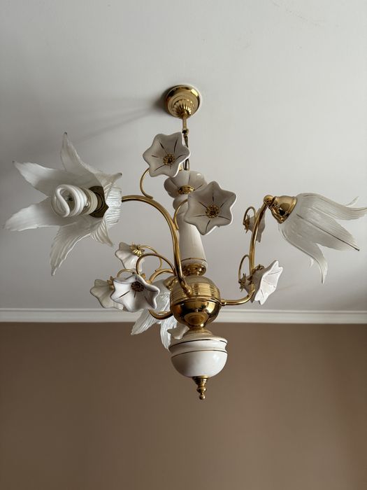 Candeeiro com 3 lâmpadas, com adornos de flores